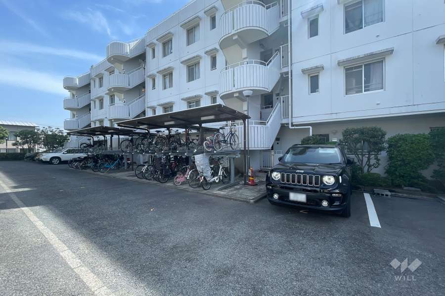 敷地内駐車場（屋外平面式）と駐輪場