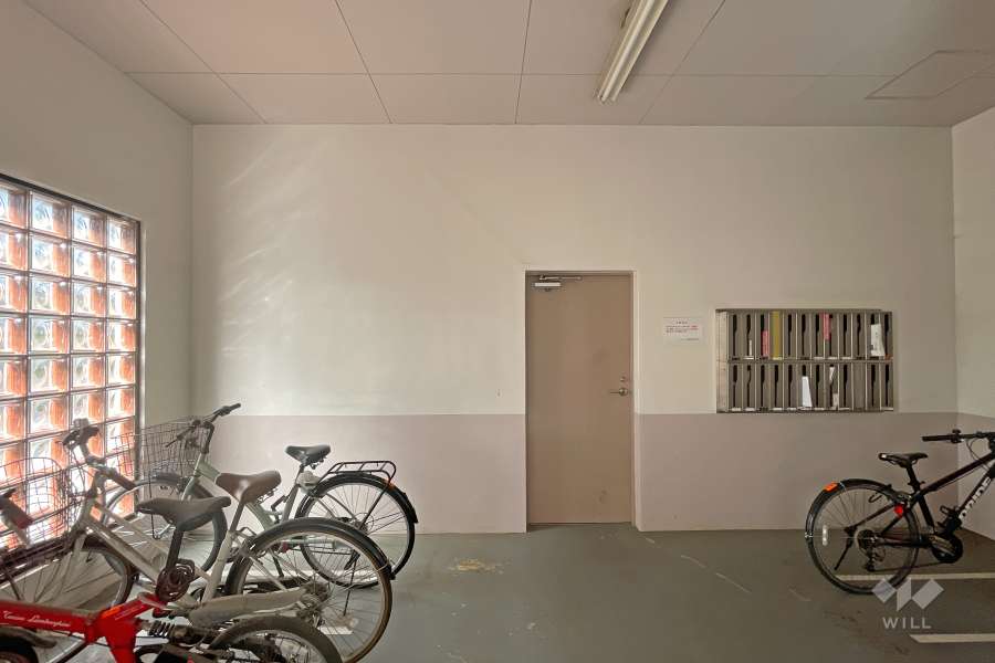 駐輪場と集合ポスト