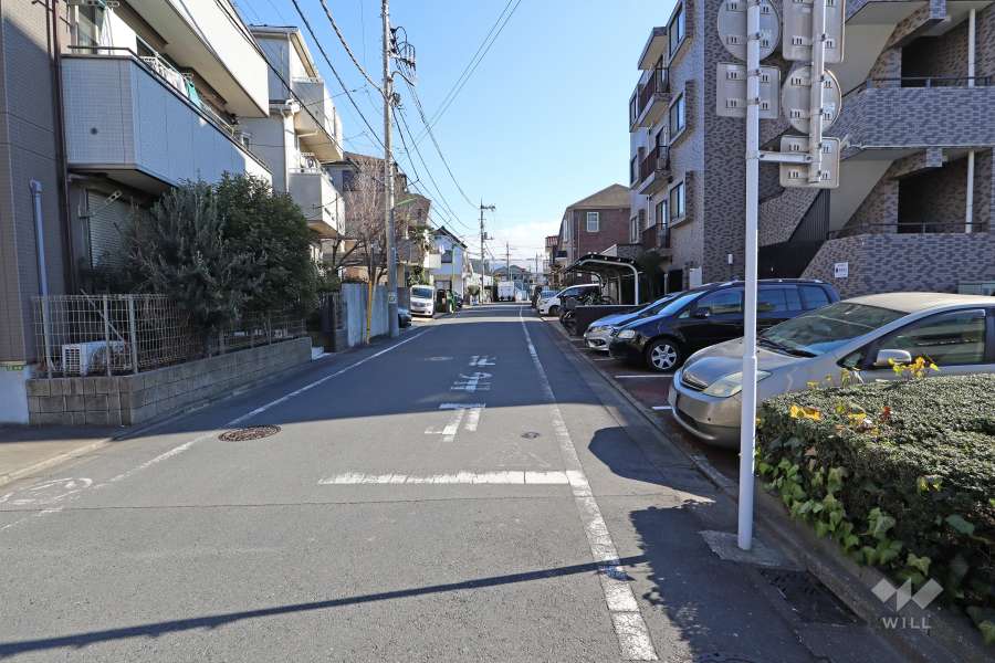 敷地北東側の前面道路