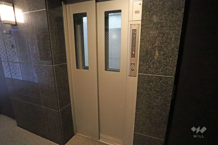 共用のエレベーター