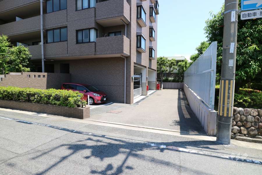 駐車場出入り口