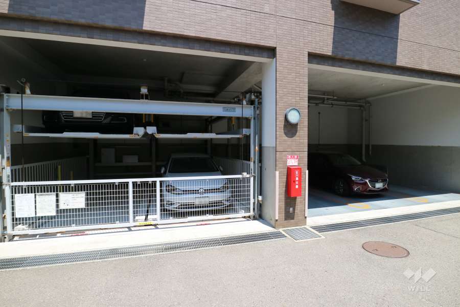 敷地内駐車場（屋内立体式と屋内平面式）