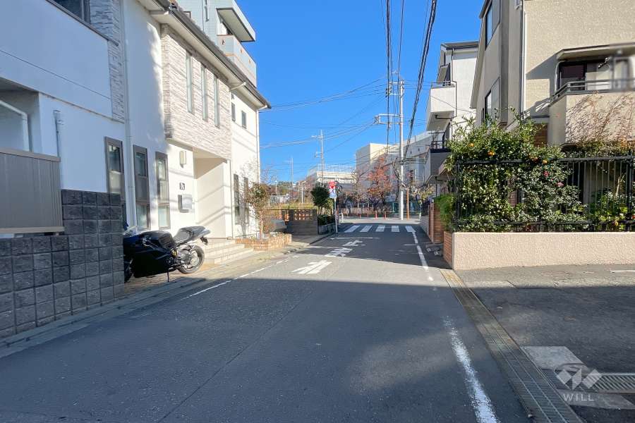 敷地北西側の前面道路