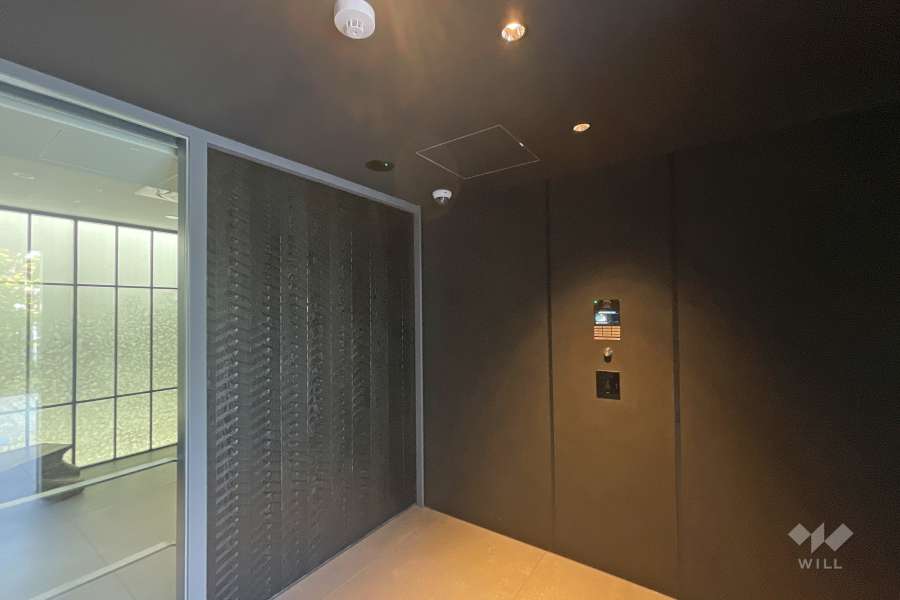 エントランスはオートロック付きです。