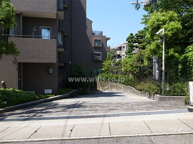 駐車場へのアプローチ
