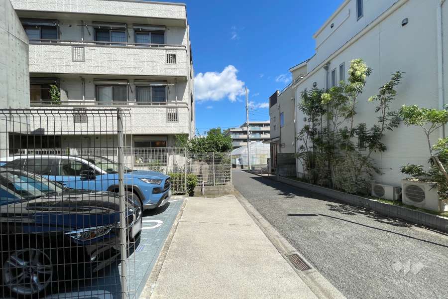 敷地南東側の前面道路