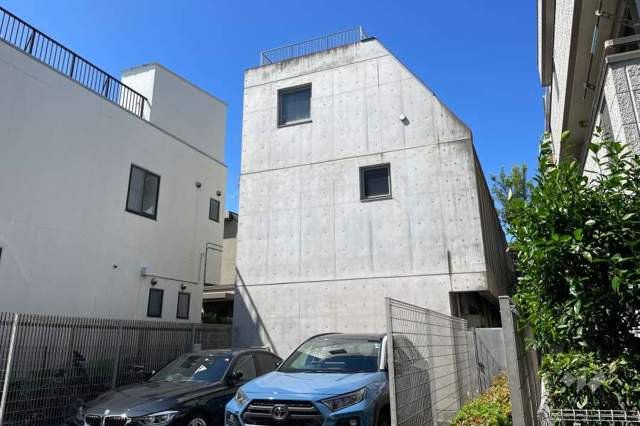 ベルヴィータ尾山台の外観(東側から）