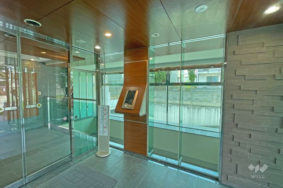 エントランスはオートロック付きです。