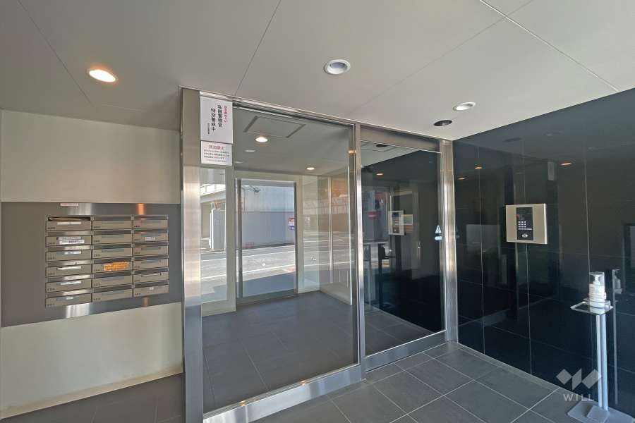 エントランスはオートロック付きです。