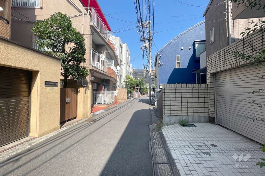 敷地南側の前面道路