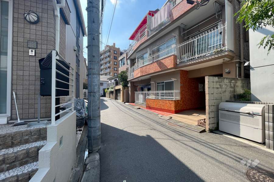 敷地南側の前面道路　