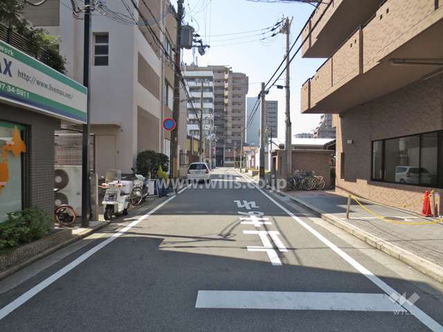 敷地南側の前面道路