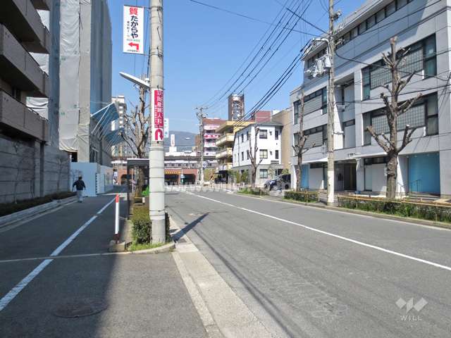 敷地東側の前面道路