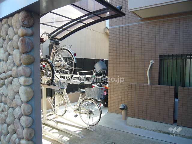 駐輪場とバイク置場