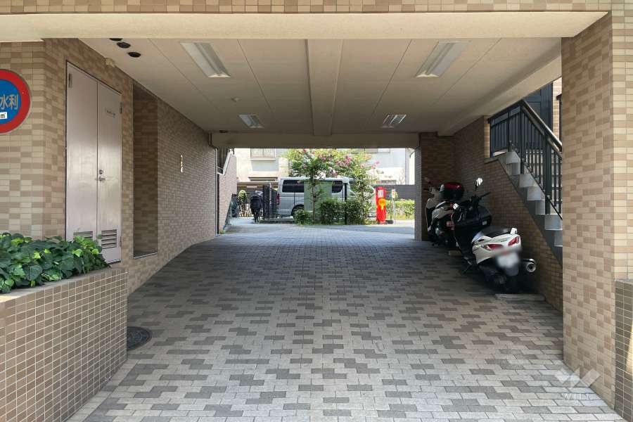 駐車場の出入り口