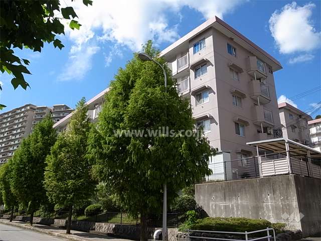 中山五月台住宅26号棟の外観（南東側から）