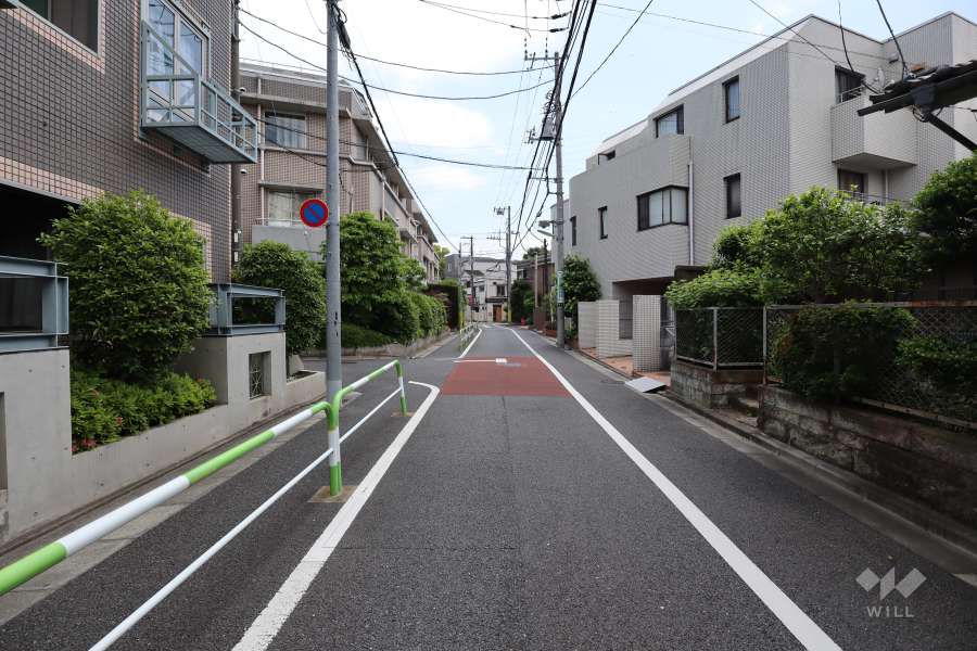 敷地南側の前面道路