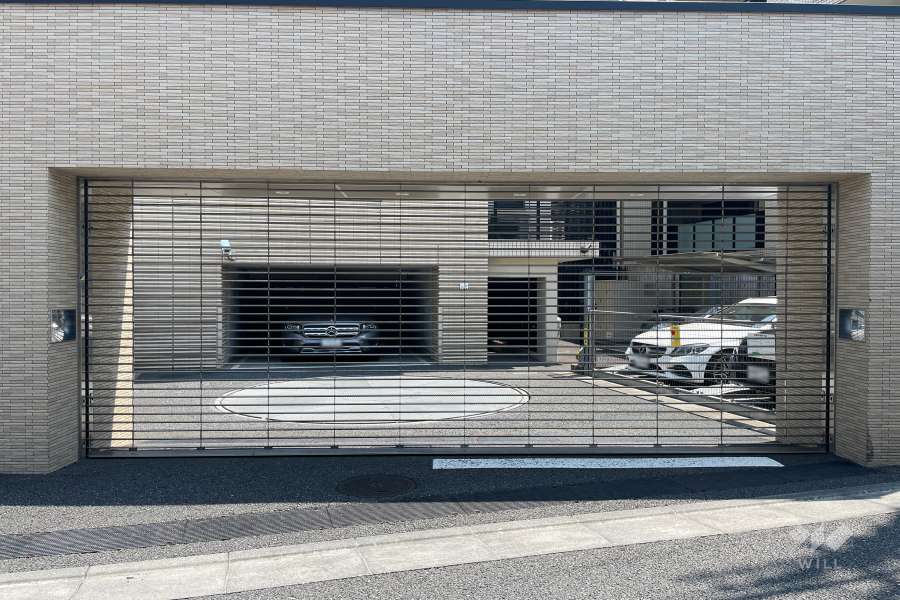 駐車場の出入り口（リングシャッター付き）　