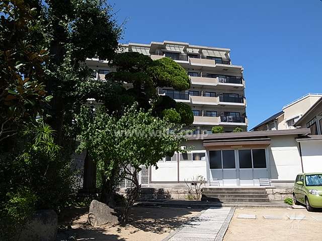 パーク・ハイム芦屋三条町ヒルズの外観（南側から）