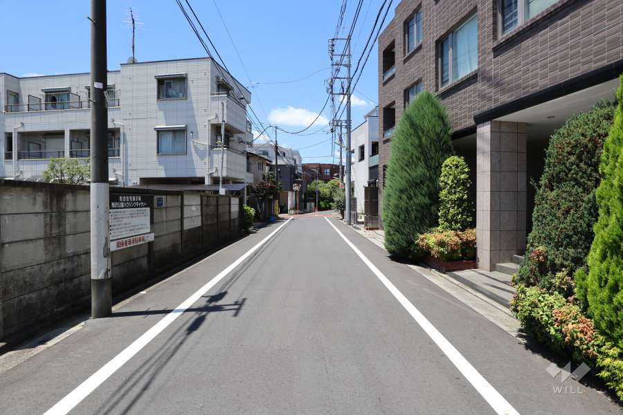 敷地南側の前面道路