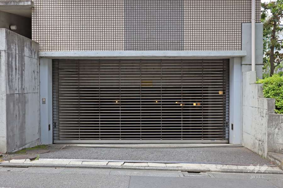 敷地内駐車場（屋内平面式）の出入り口