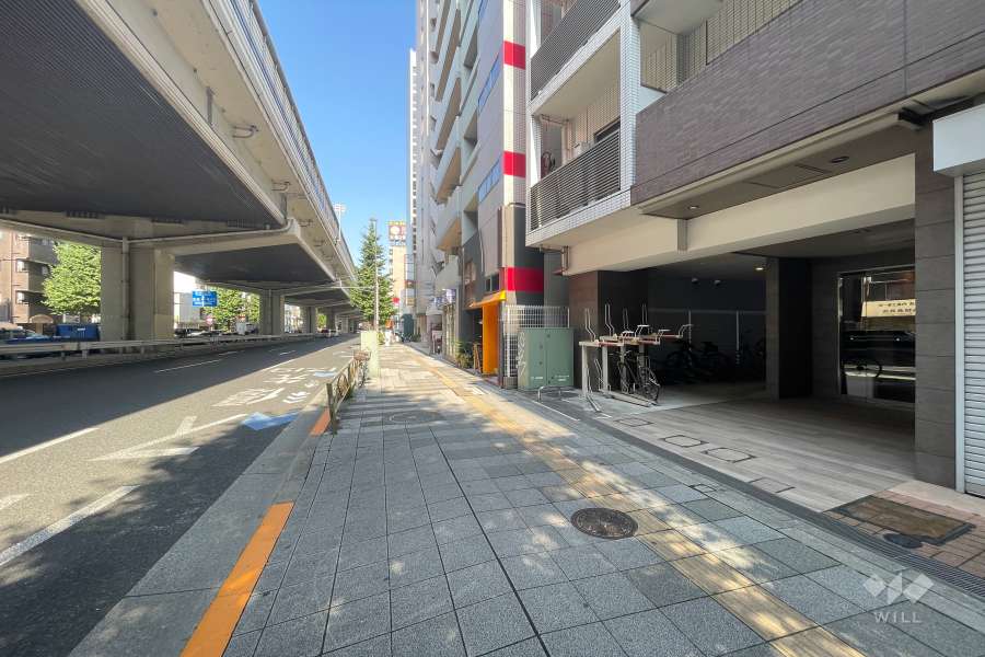 敷地北側の前面道路