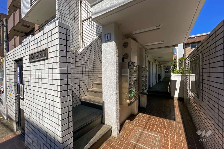 住戸入り口（共用ポスト）