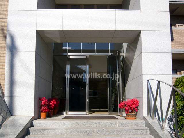 2層吹き抜けのエントランス