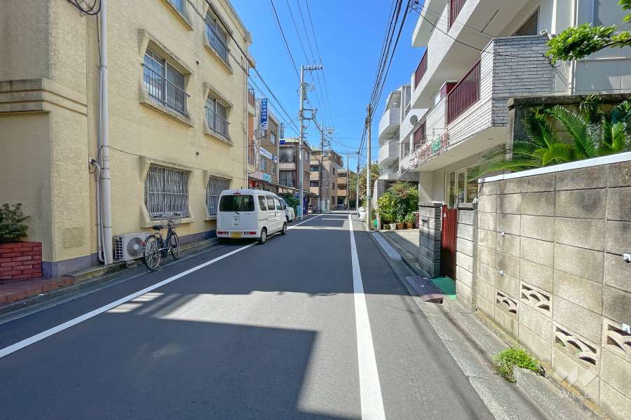 敷地北側の前面道路