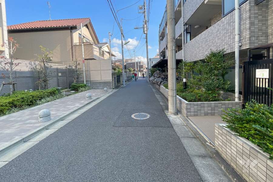 敷地北側の前面道路