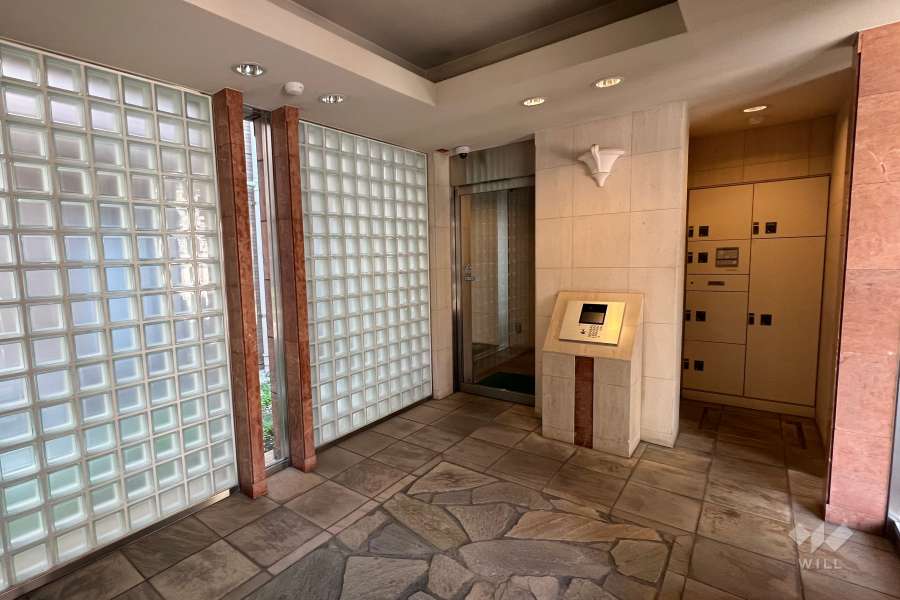 エントランはオートロック付きです。