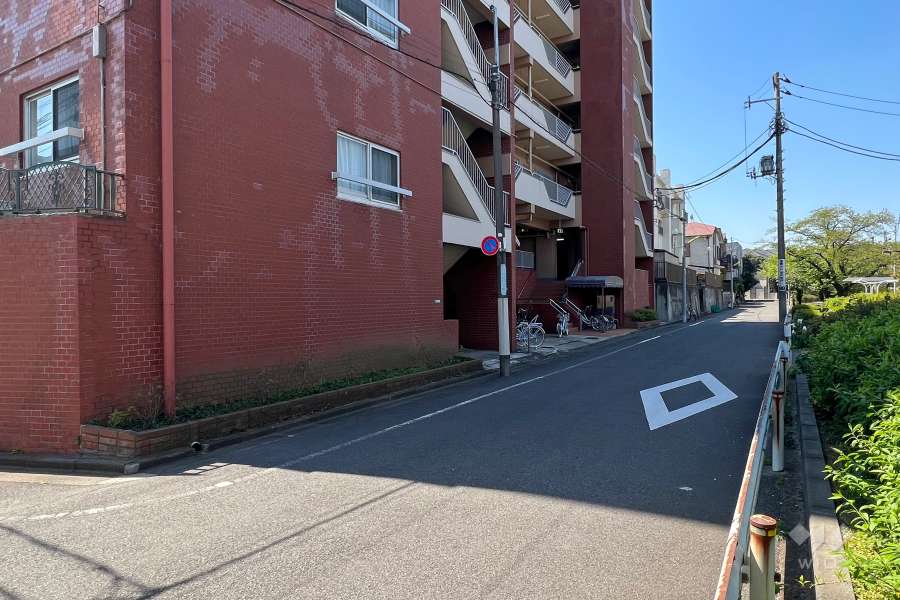 敷地北側の前面道路　