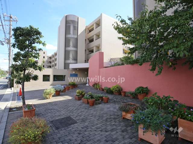 エントランス前のオープンスペース