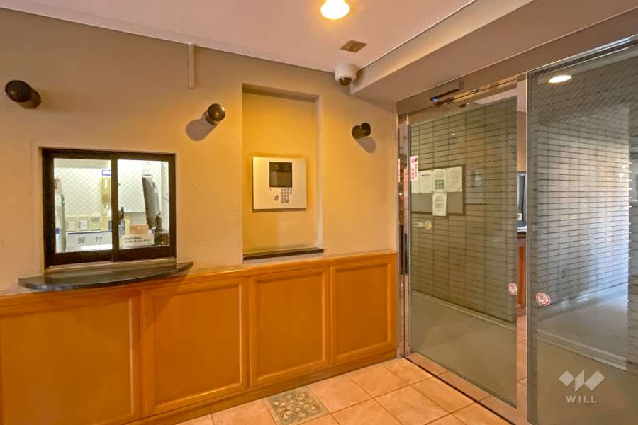 エントランスはオートロック付きです。