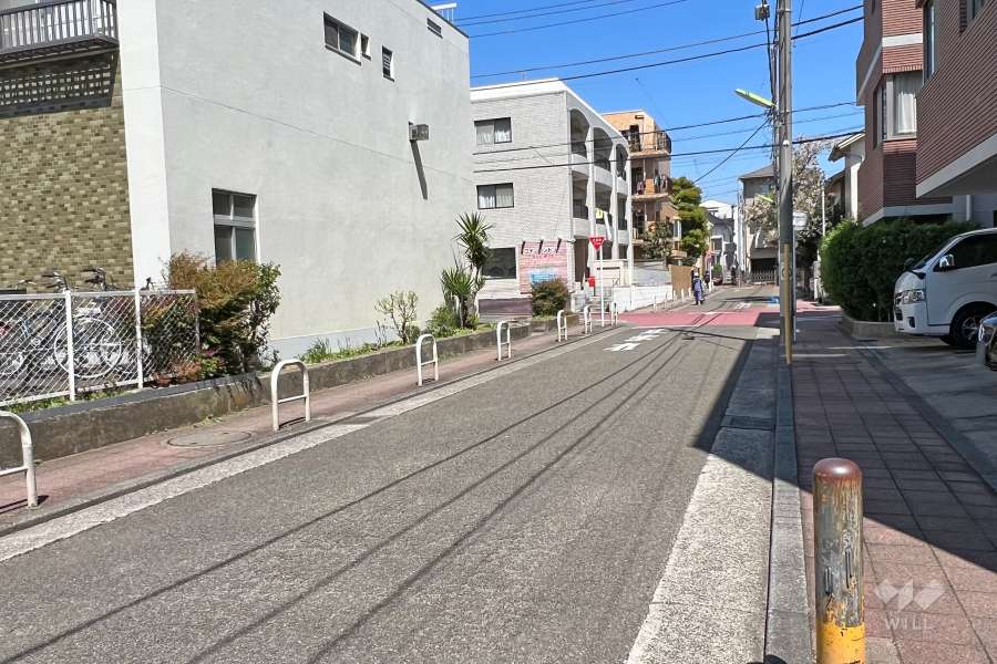 敷地東側の前面道路