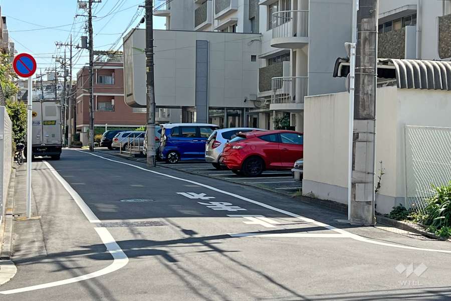 敷地北東側の前面道路