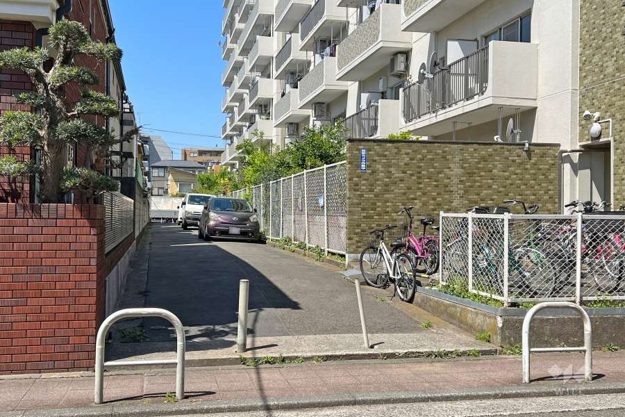 敷地南東側の前面道路