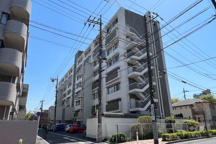 経堂セントラルマンションの外観（北西側から)