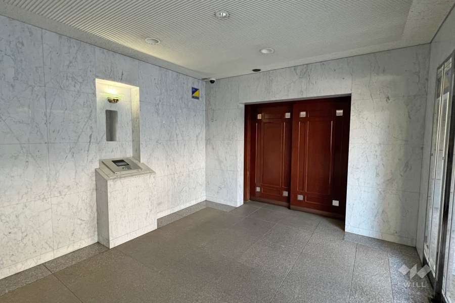 エントランスはオートロック付きです。