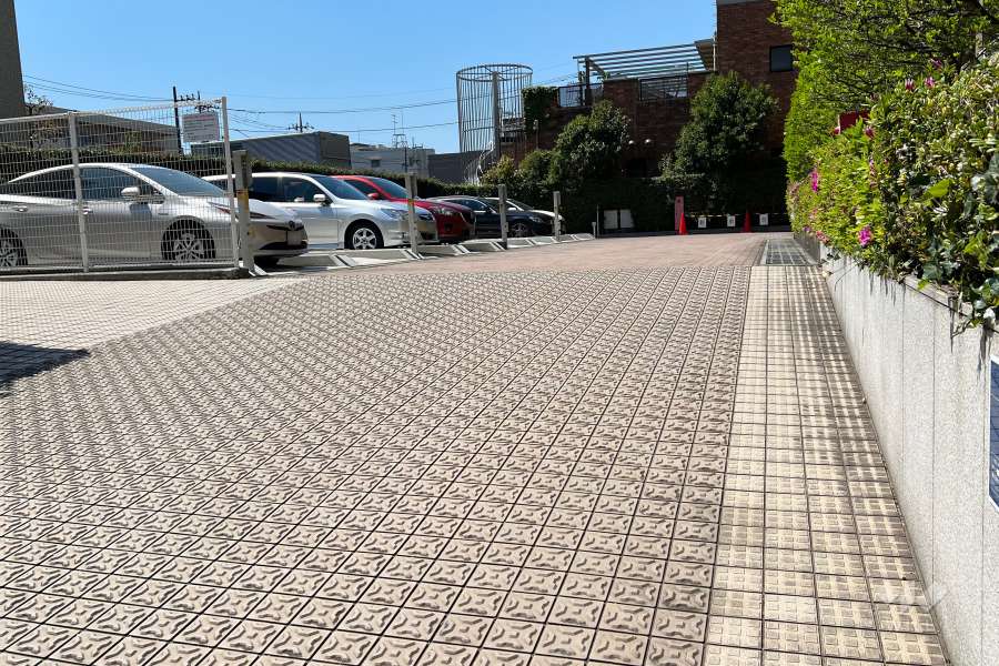 敷地内駐車場（屋外平面式）