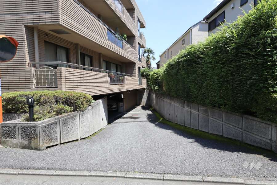 駐車場の出入り口・敷地内駐車場（屋内平面式）