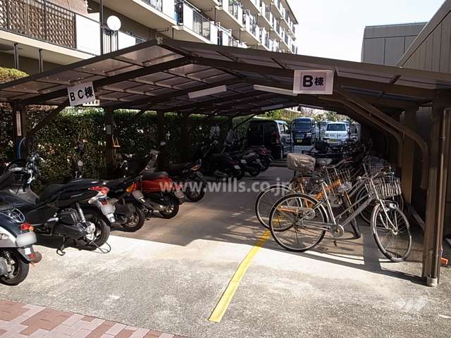 バイク置き場、駐輪場