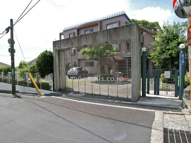 駐車場出入り口