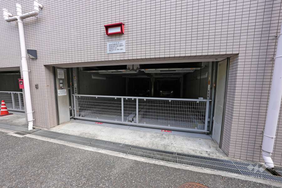 敷地内駐車場（屋内機械式）