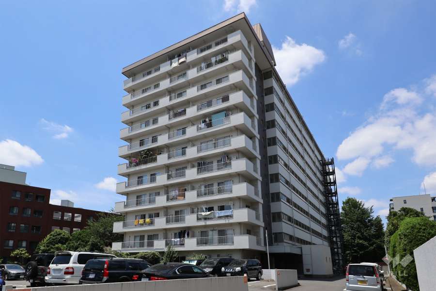 弦巻ハイツの外観（北東側から）