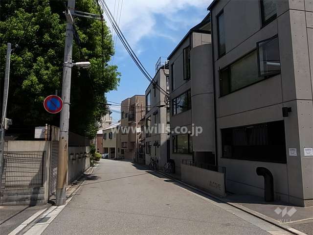 敷地北側の前面道路