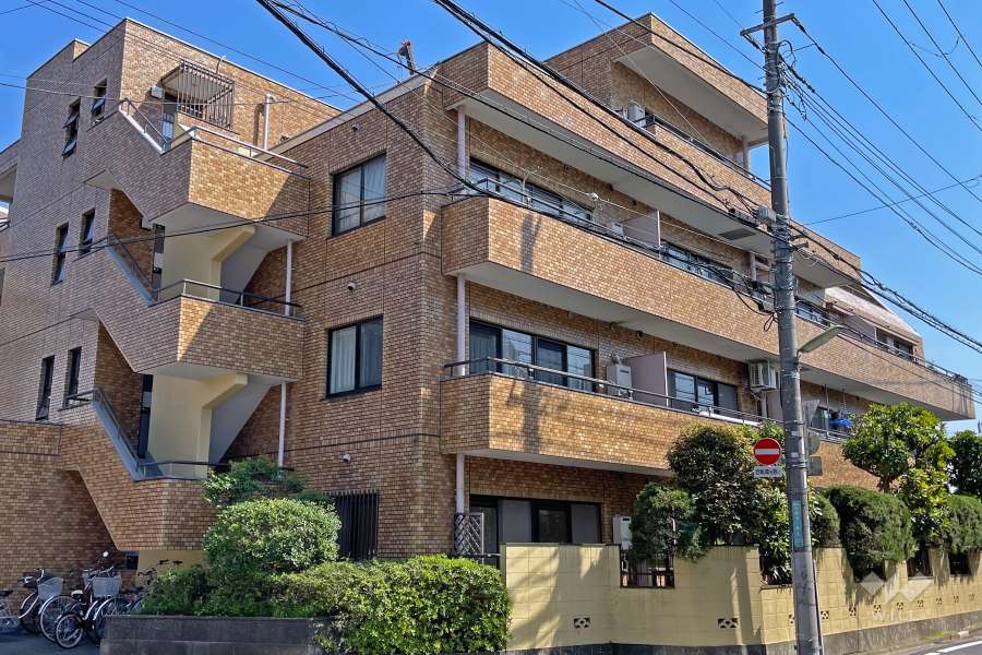 ライオンズマンション馬事公苑第２の外観（西側から）