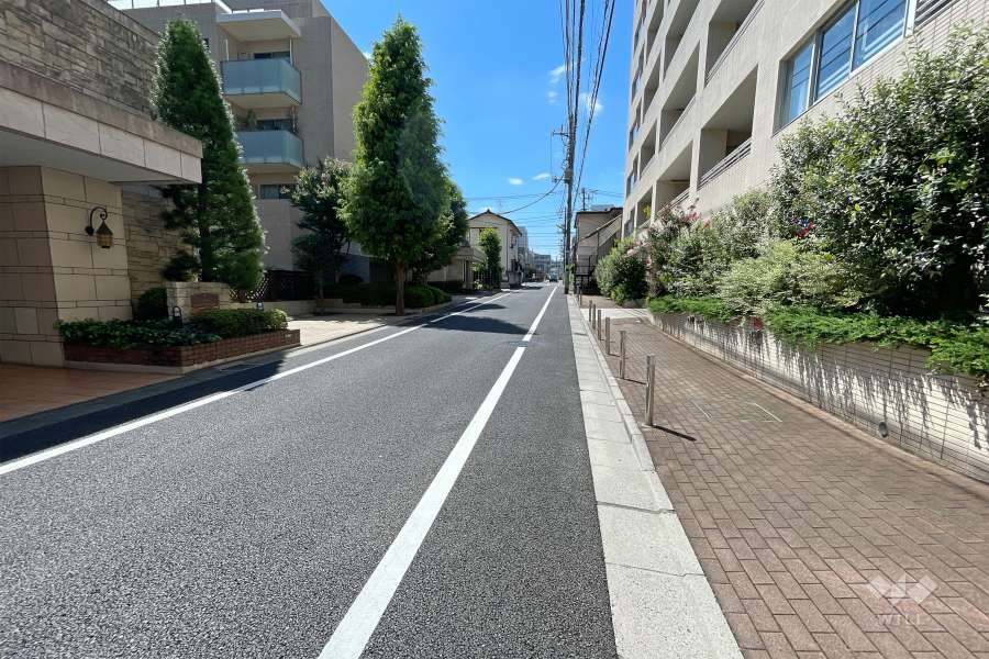 敷地南側の前面道路