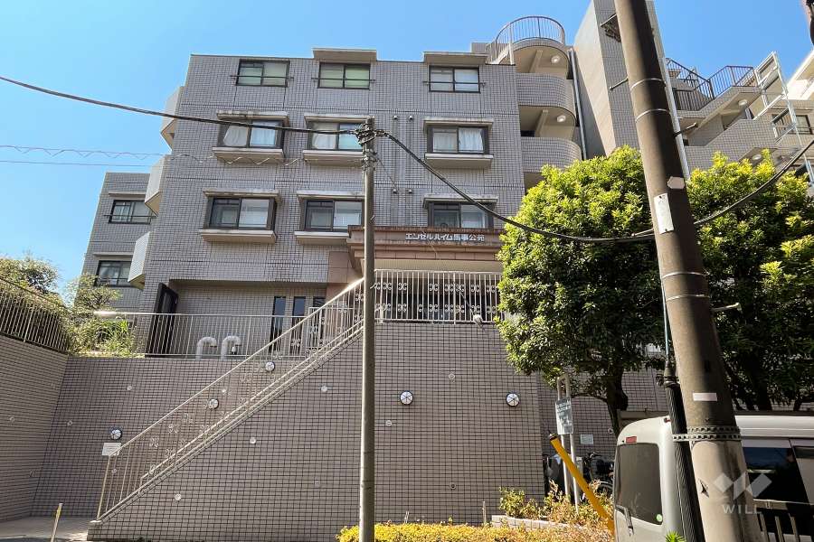 エンゼルハイム馬事公苑の外観（北側から）