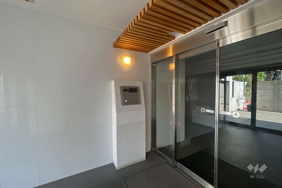 エントランスはオートロック付きです。